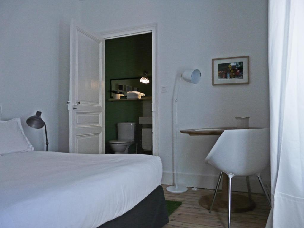 Hotel Courtille De Solutre Zimmer foto